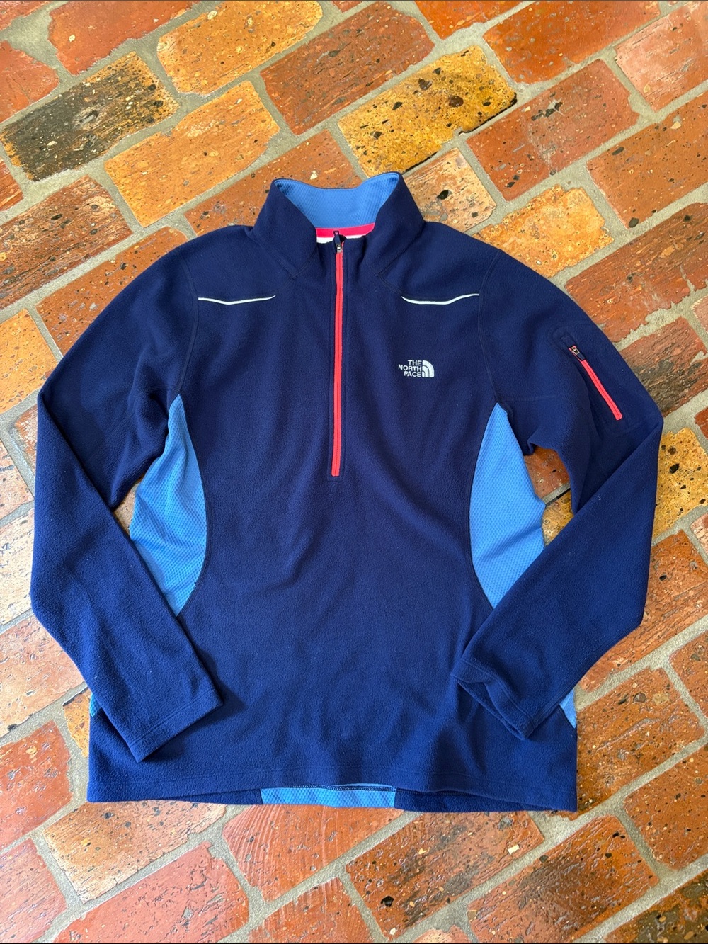 The North Face Navy Fleece 1/4 zip w/ Light Blue Panels & contrasting Zipper szL